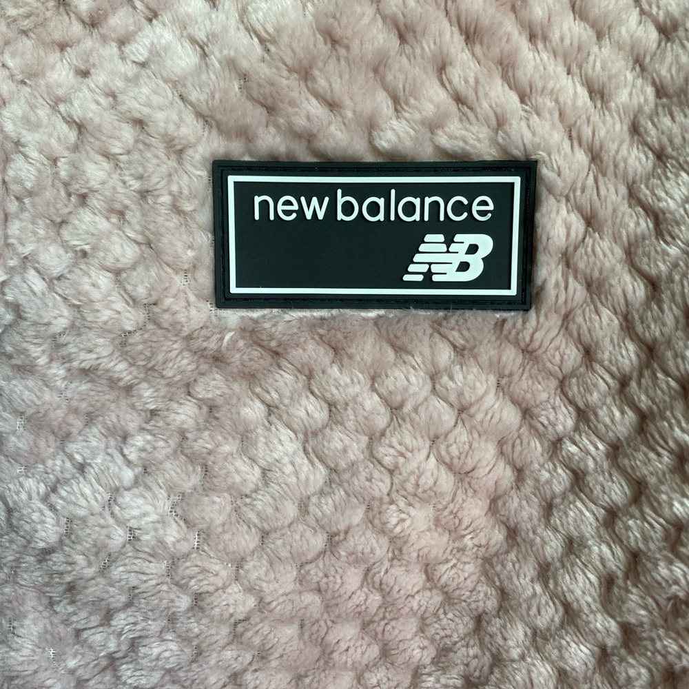 NEW BALANCE blush pink faux fur-look hoodie SIZE M never worn - Picture 5 of 13